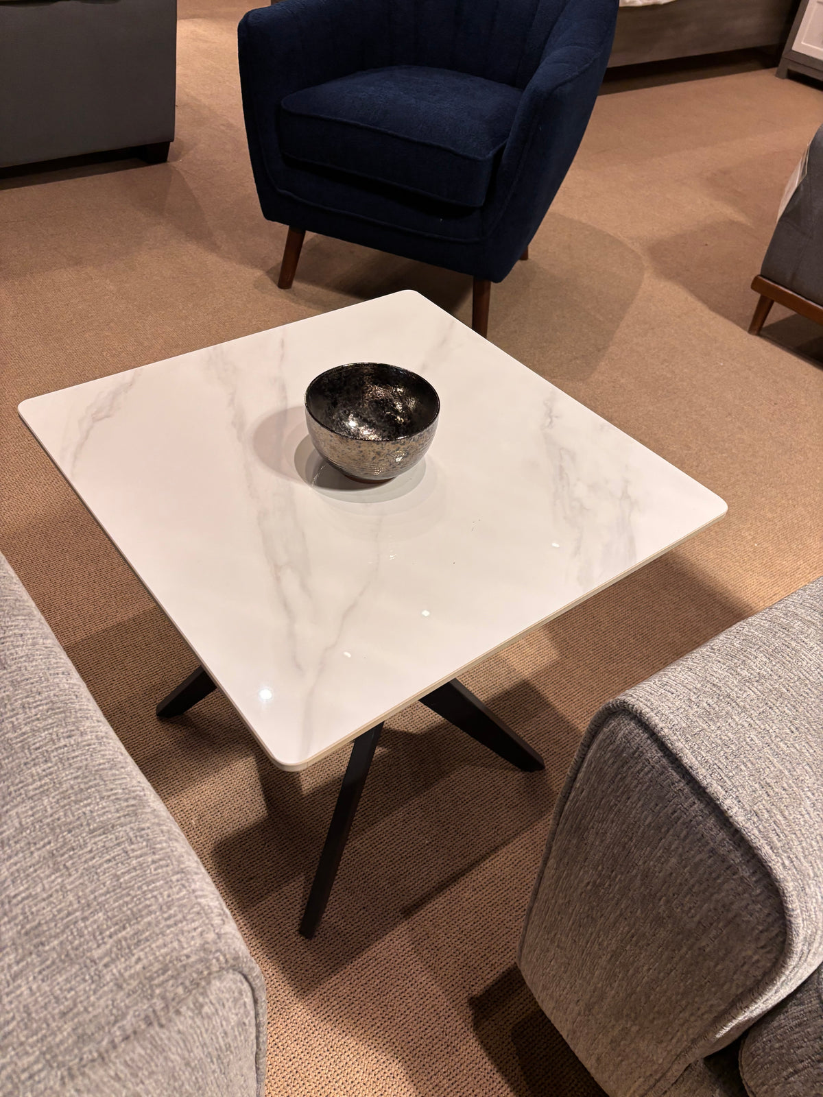 Model 5916 end table with white marble-look top