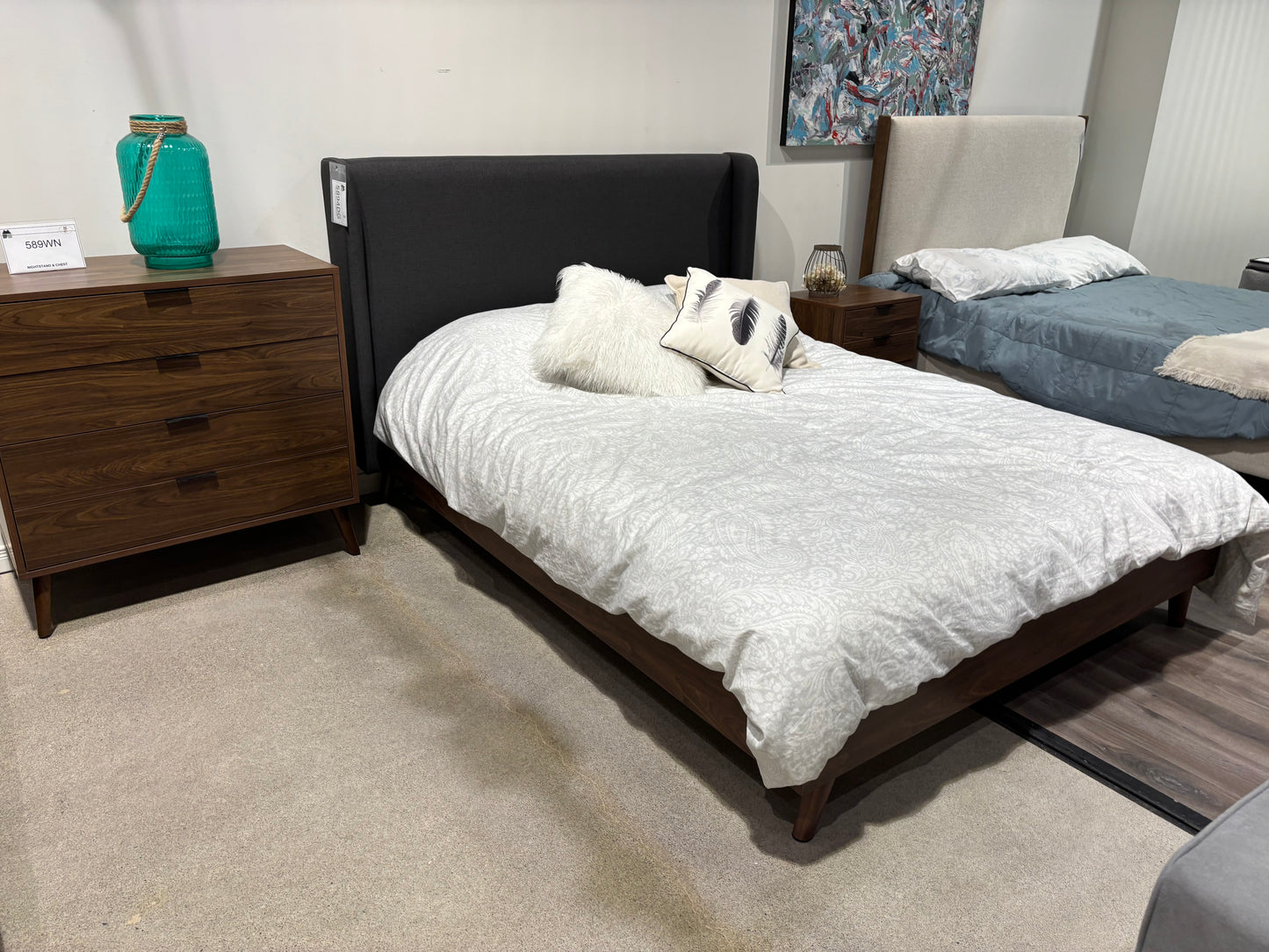 Show Deal Queen/King Bed Model 5894DG