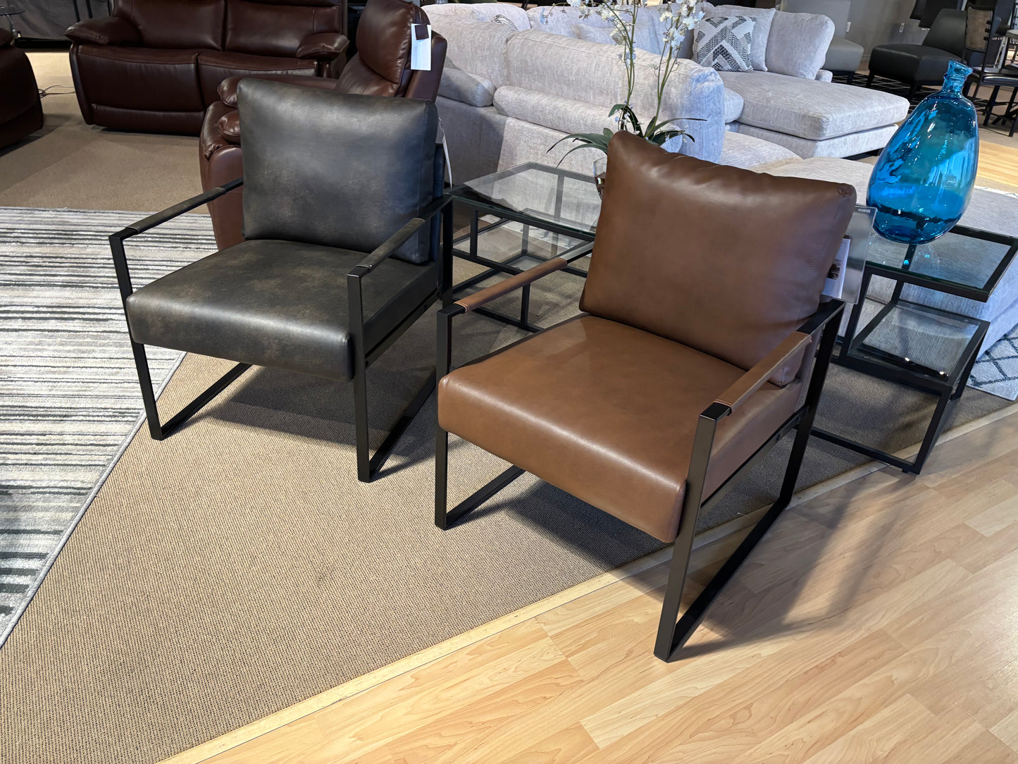 Show Deal accent chairs 2 colors Model 1011