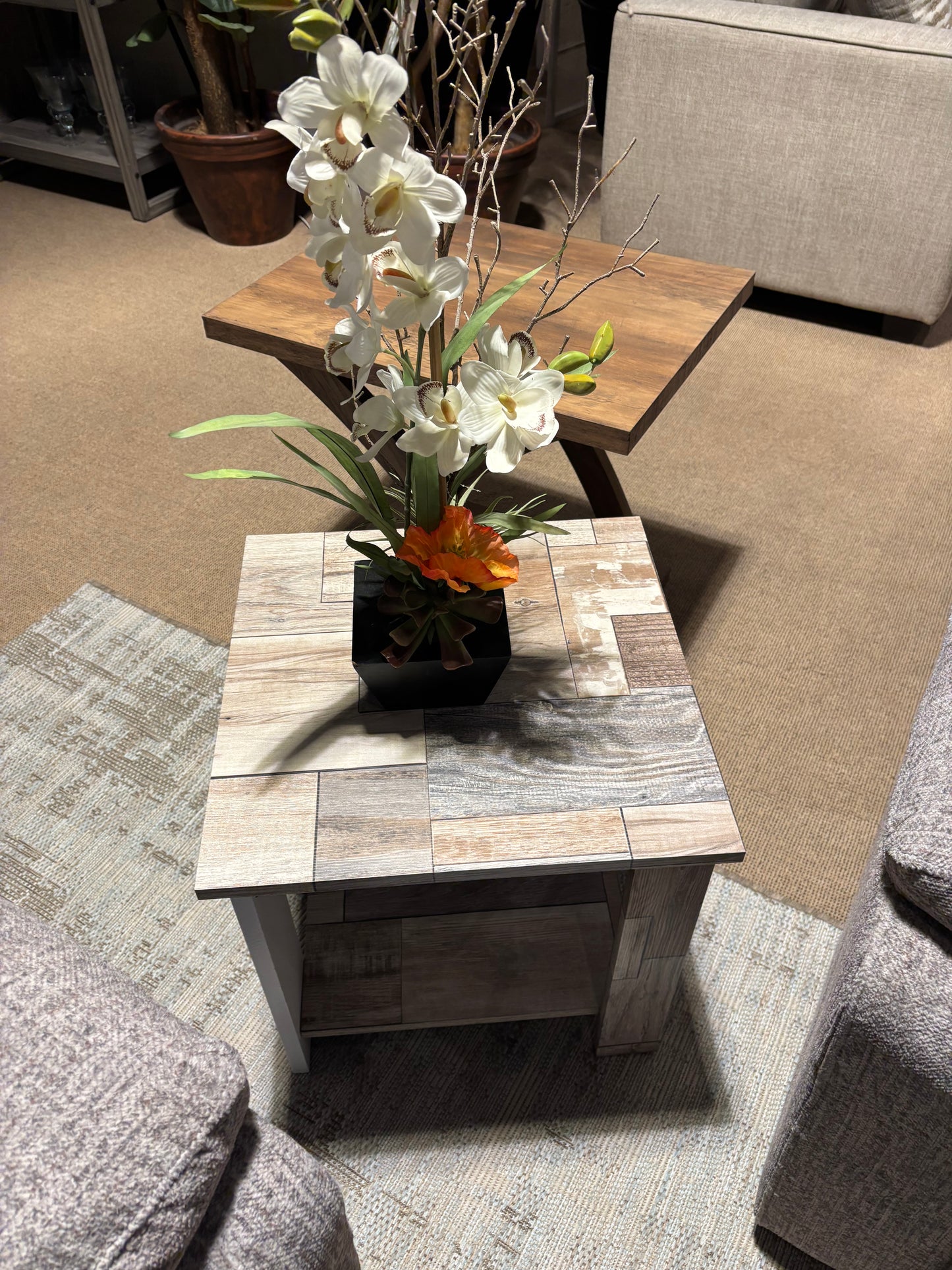 Show Deal Coffee / End Table Model 6884
