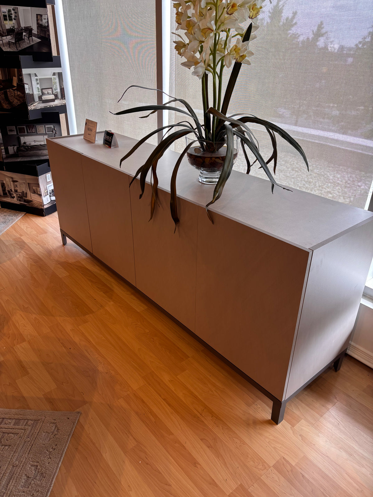 Neka Italian dining table with upholstered chairs