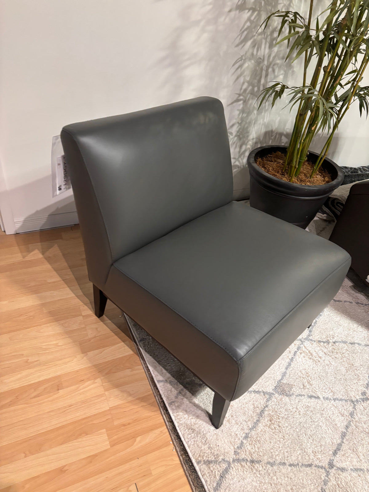 Model 1139 leather accent chair in dark gray