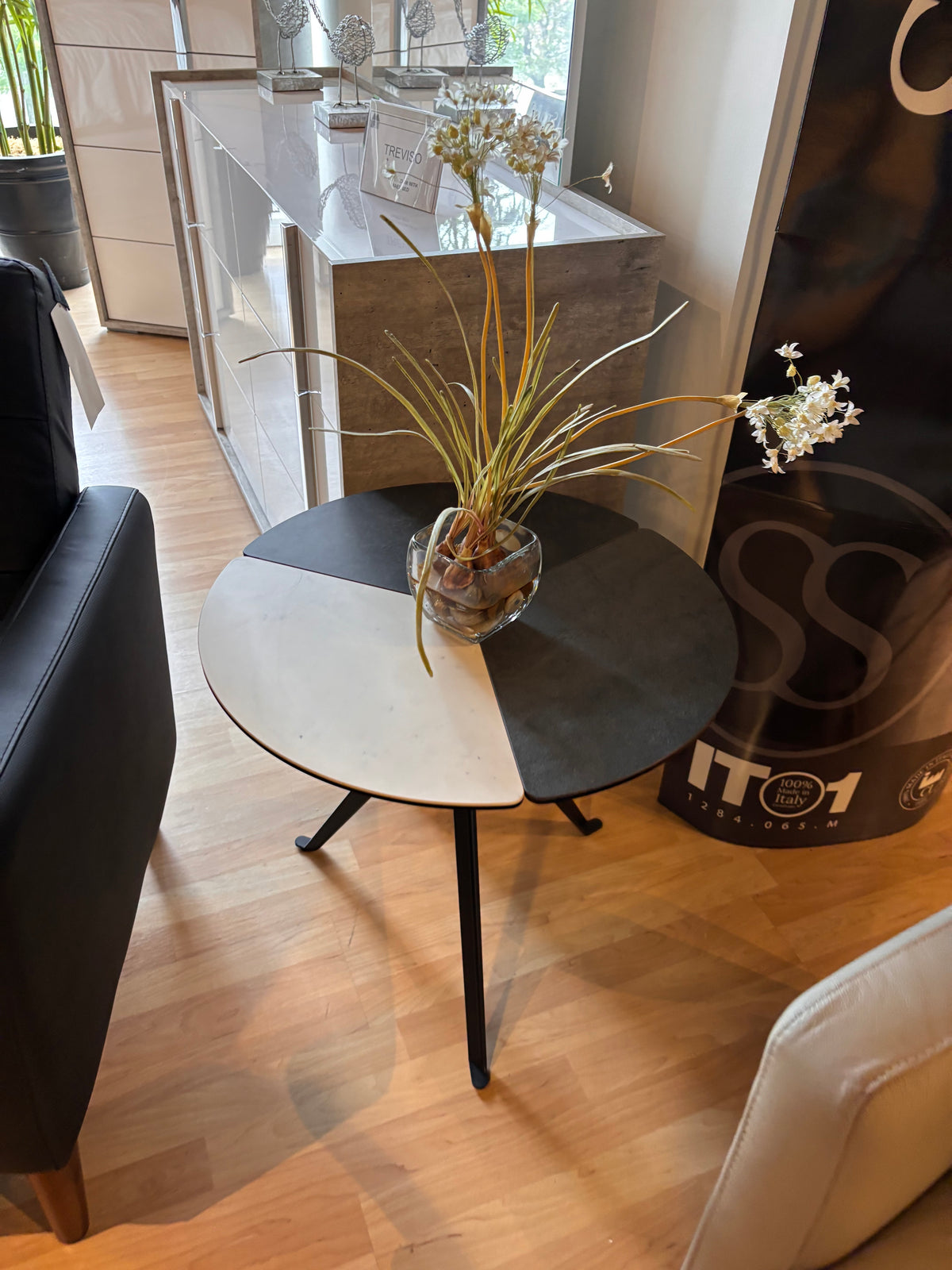 Model 3848 coffee table with two-tone round top