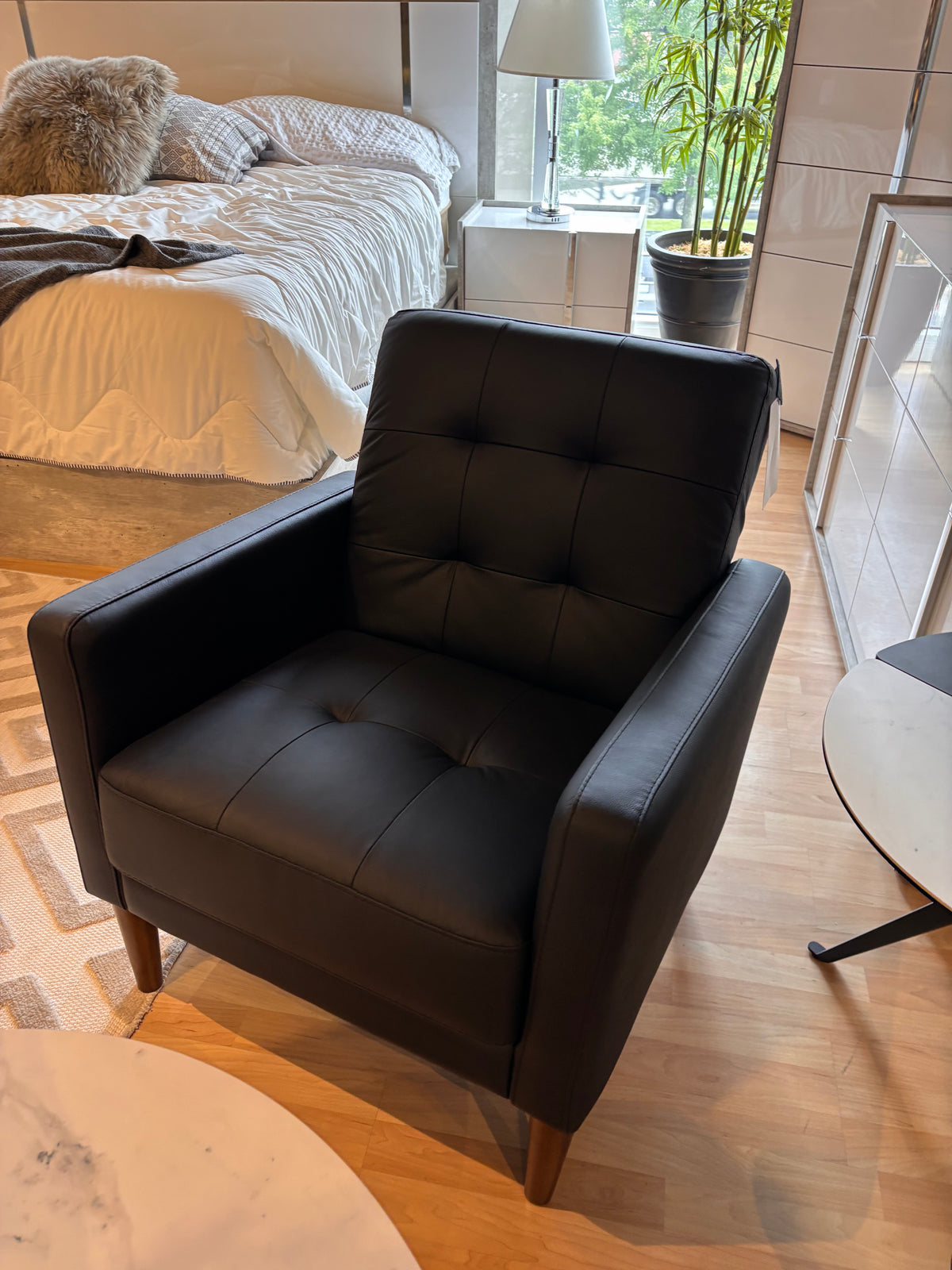 Model 4208 leather accent chair in black