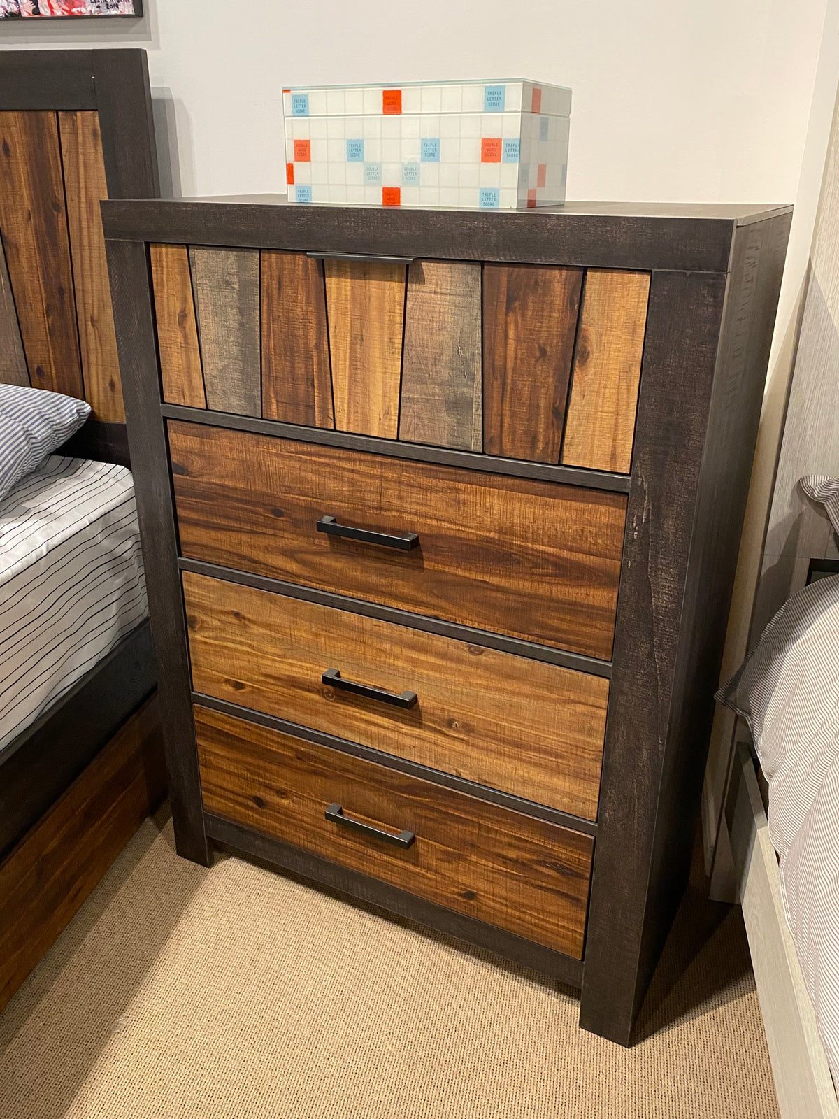 Model 2059 children’s bedroom set headboard detail