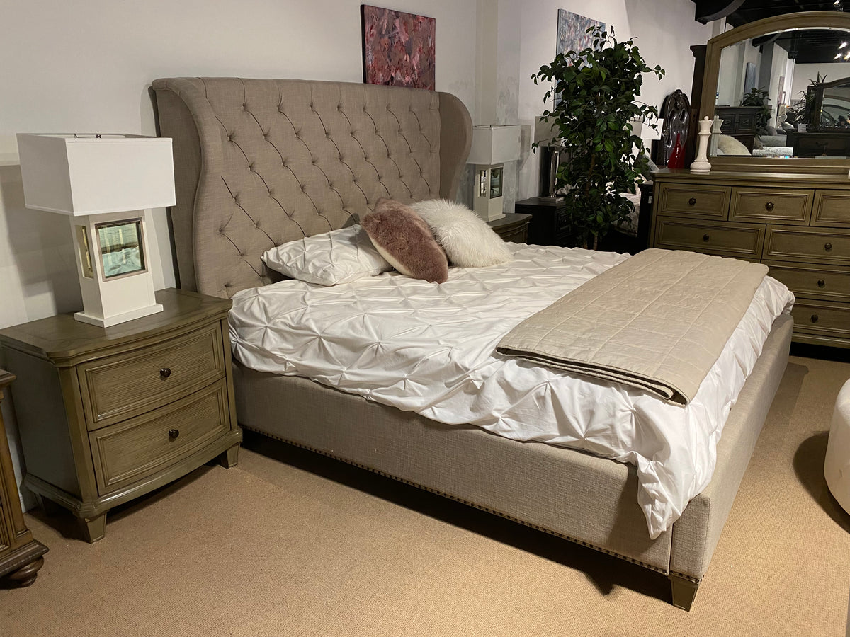Model 5442 bedroom set dresser with arched mirror
