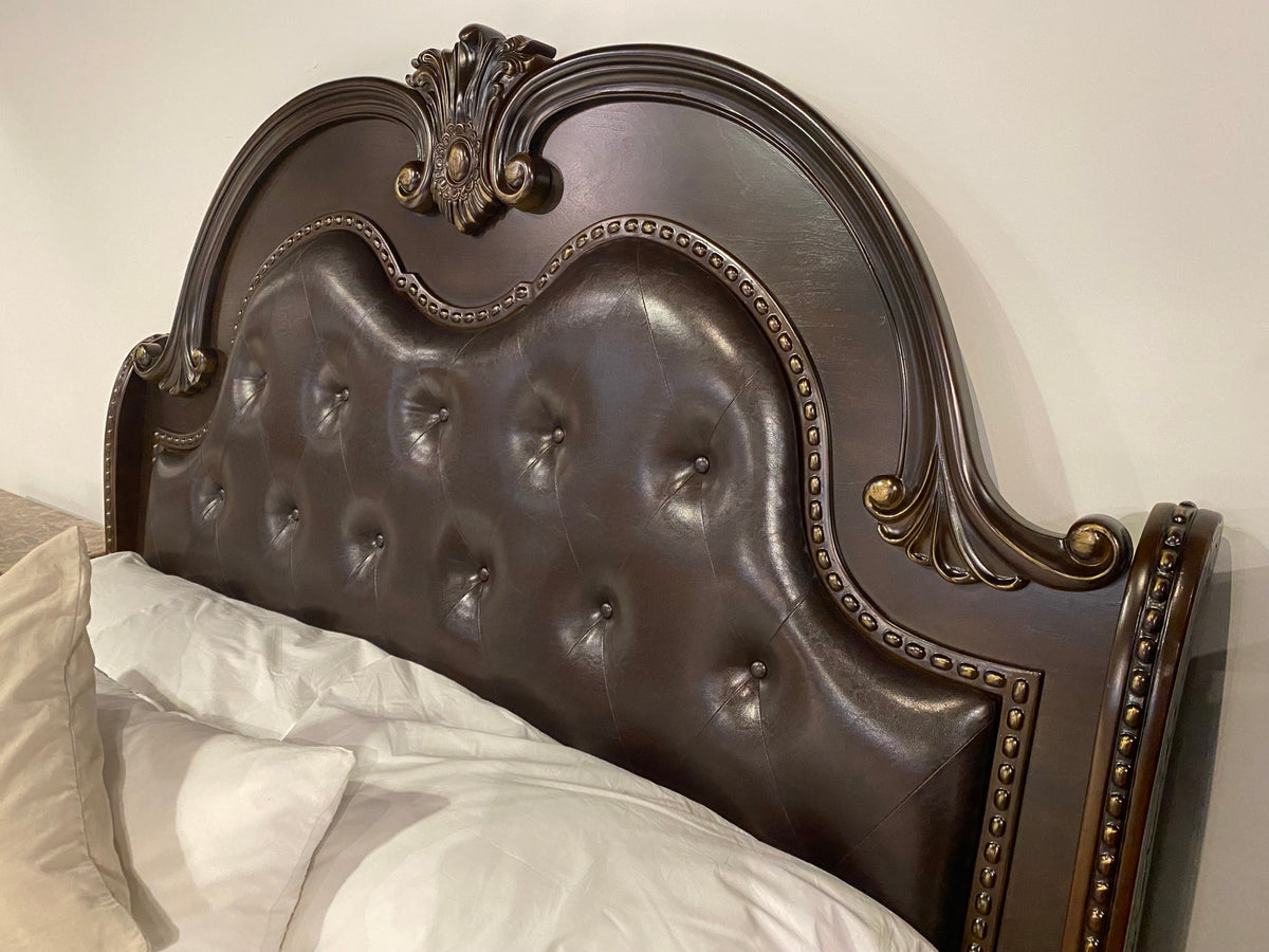 Model 1757 king bedroom set tufted headboard detail