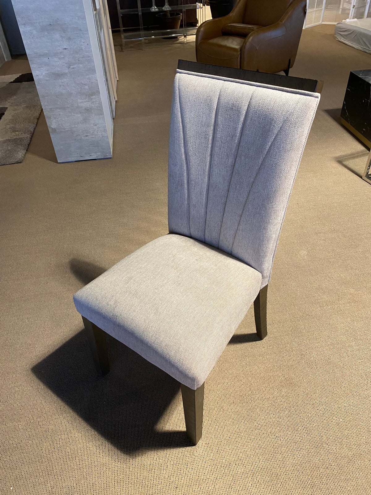 Model 5764 seven-piece dining set alternate view