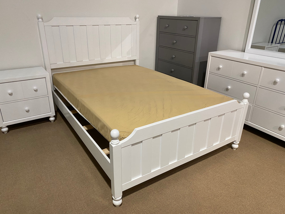 Model 1803 bedroom set white dresser with large mirror