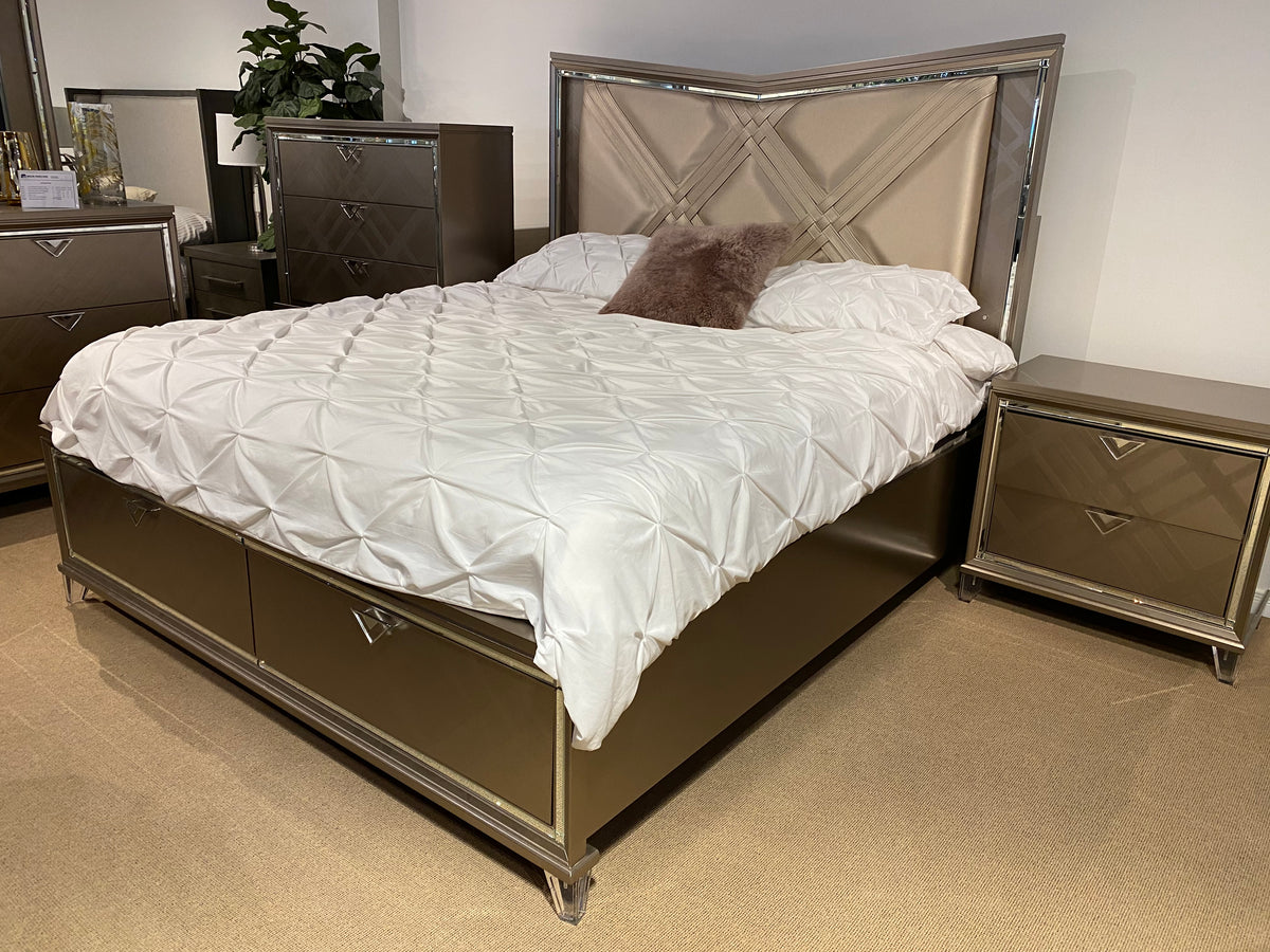 Model 1522 queen bedroom set with upholstered geometric headboard, storage footboard, nightstand, dresser, mirror, and chest