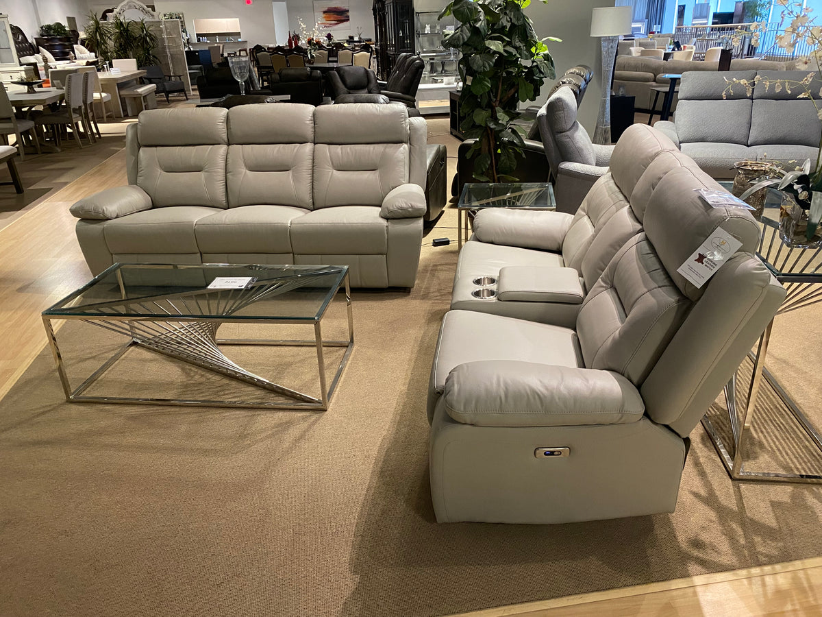 Model 9629SVE leather power recliner loveseat with center console and cupholders