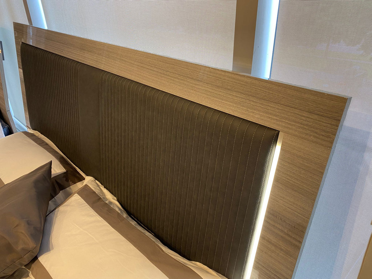 Model MIA upholstered Italian bedroom set upholstered headboard detail